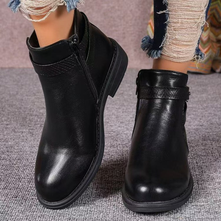 Elegant ankle boots for women with a stylish zipper and a chic comfort design Lune London