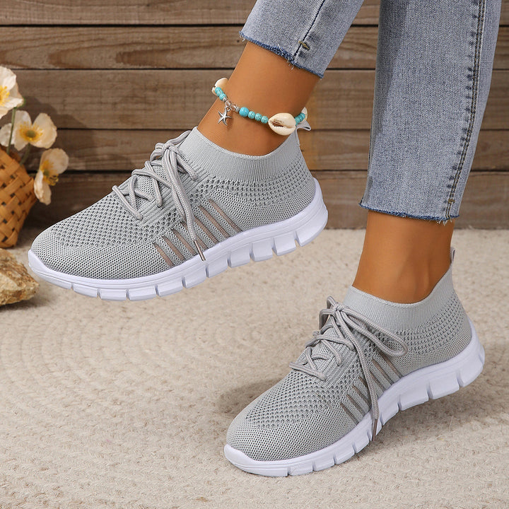 Women's sports shoes with breathable knit upper Lune London