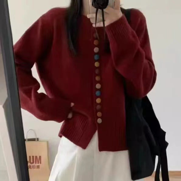 Cardigan pour femmes avec des détails de boutons colorés et une coupe décontractée Chic & Stil