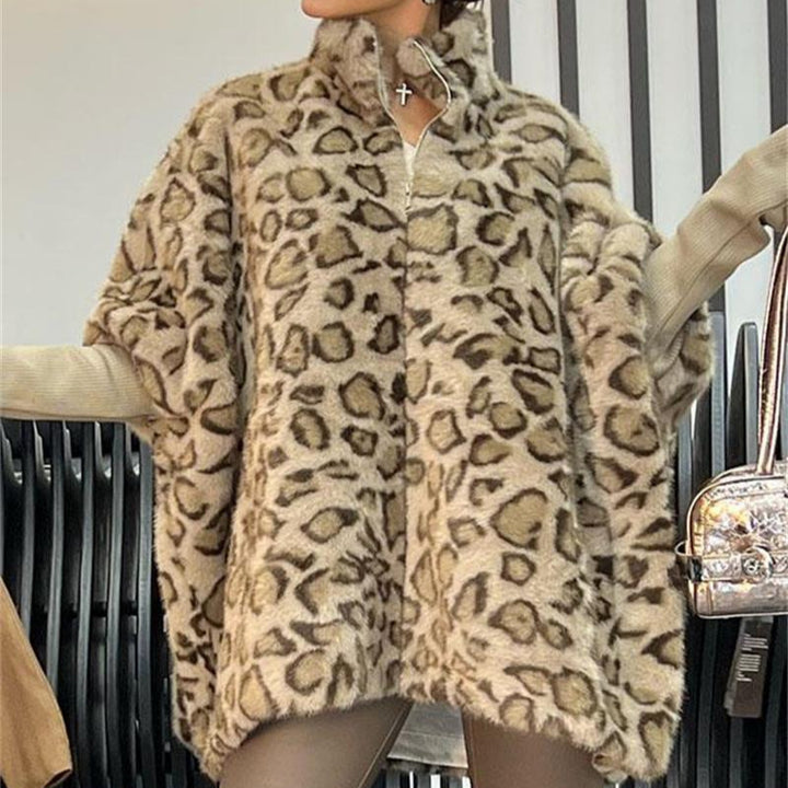 Ladies fleece plush poncho with leopard pattern Lune London