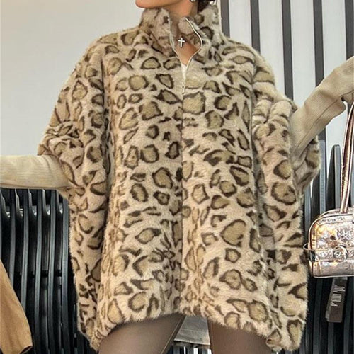 Ladies fleece plush poncho with leopard pattern Lune London