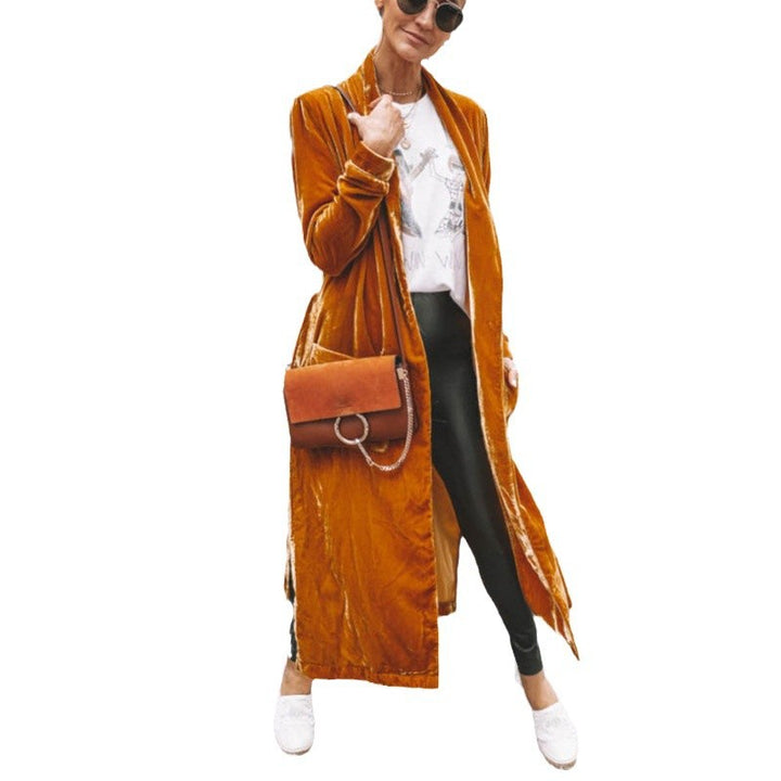Manteau en velours à la mode pour femmes avec une coupe élégante et des poches pratiques Chic & Stil