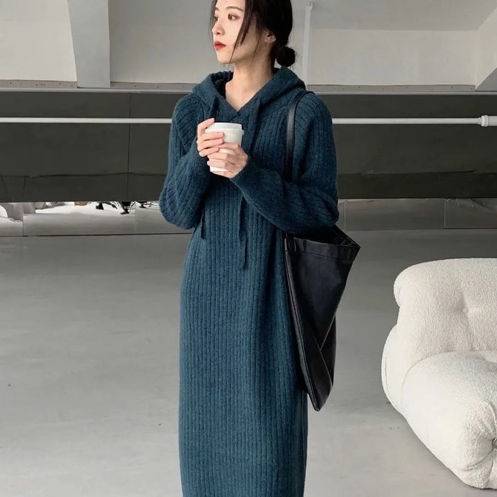 Pull long en tricot pour femmes avec capuche et fine structure en côtes Chic & Stil