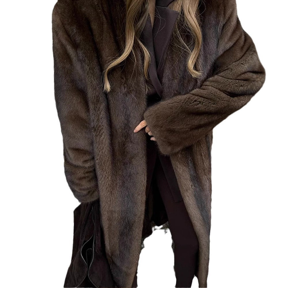 Women's faux fur coat with a luxurious design and a trendy cut Lune London
