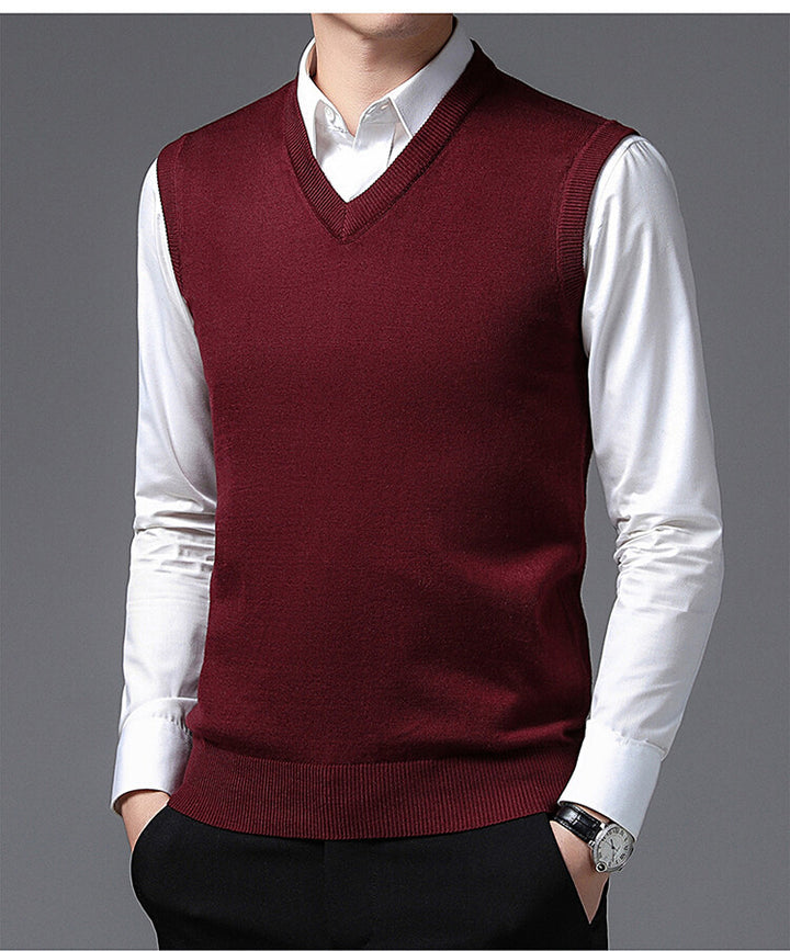 Men's V-neck sweater in fine cotton blend with elegant structure Lune London