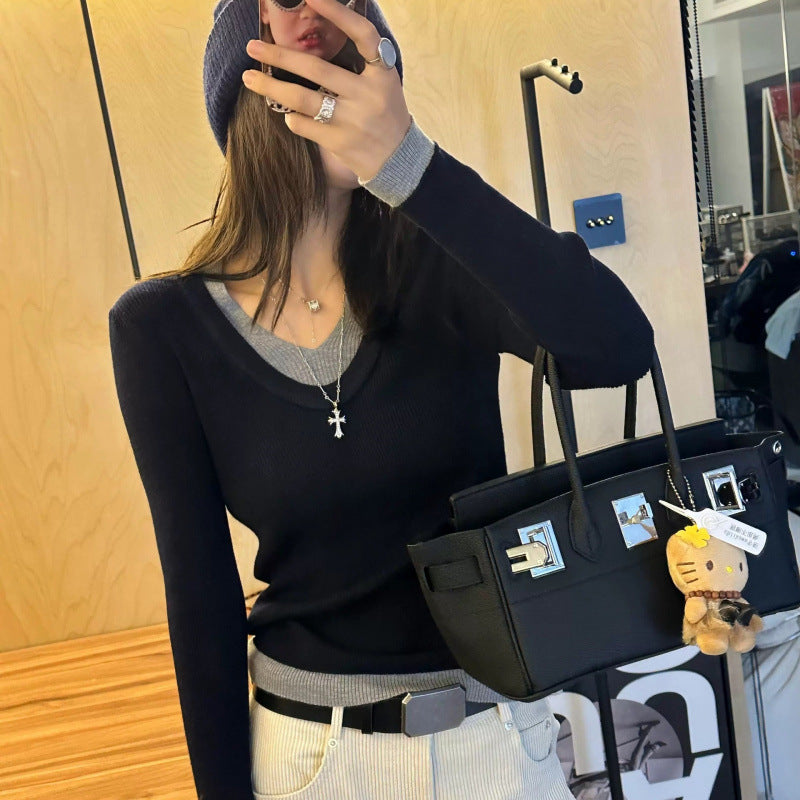 Pull fin à col en V pour femmes avec poignets contrastés Chic & Stil