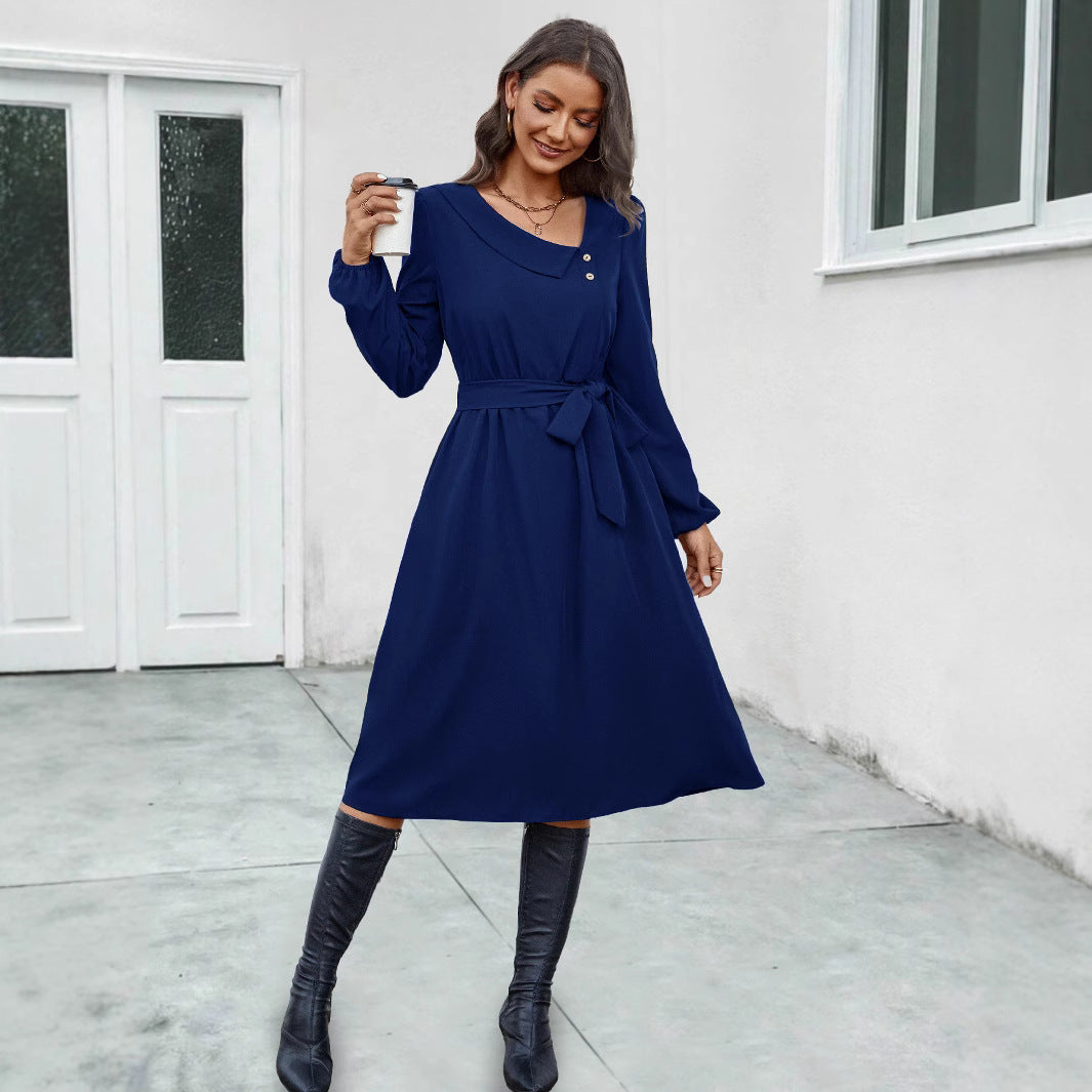 Mid-length dress for women with a fitted cut and elegant button details Lune London