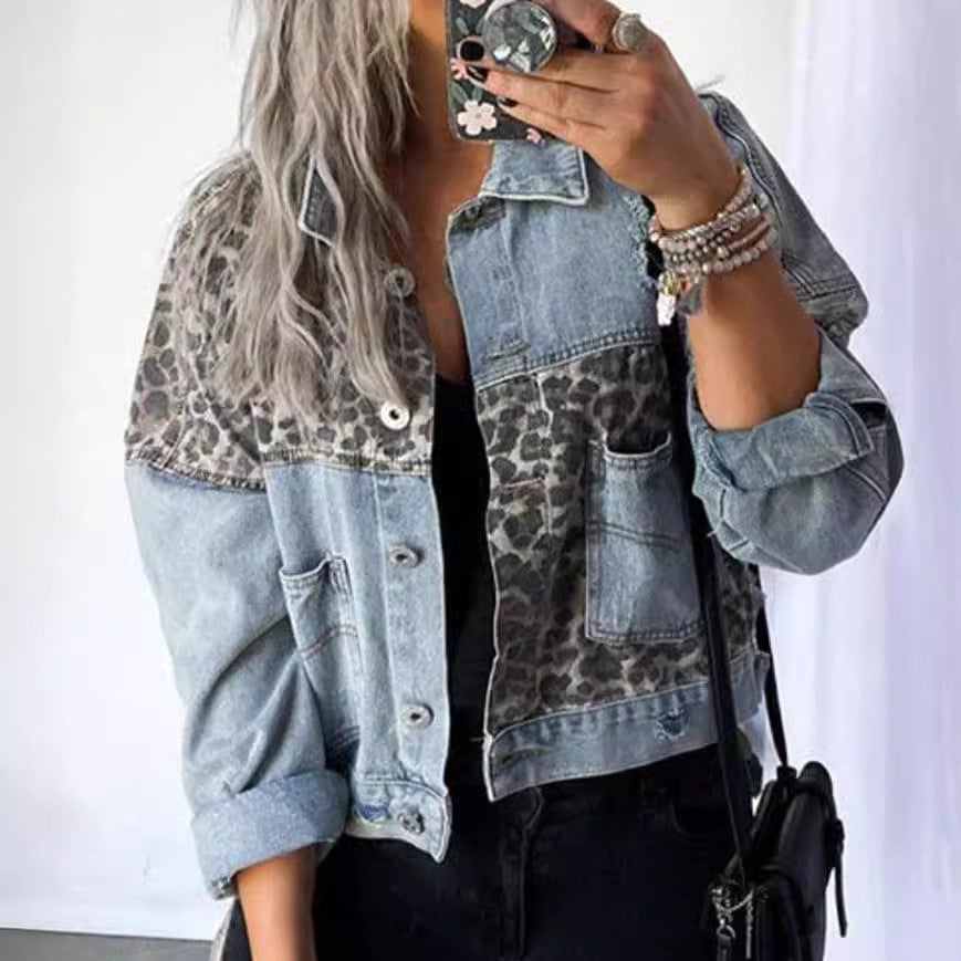 Veste en jean féminine à la mode avec des éléments en cuir et un motif accrocheur Chic & Stil