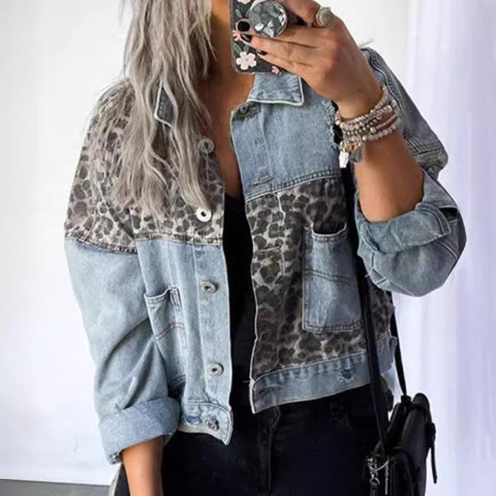 Veste en jean féminine à la mode avec des éléments en cuir et un motif accrocheur Chic & Stil