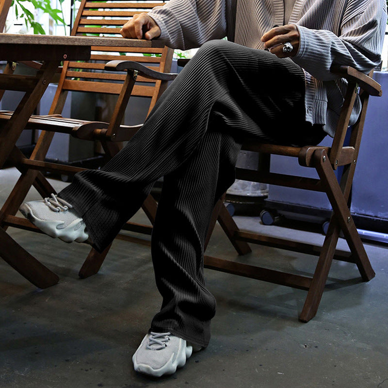 Casual knit pants for men with elastic waistband and practical side pockets Lune London
