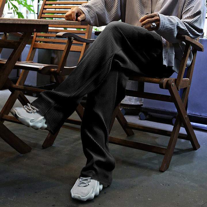 Casual knit pants for men with elastic waistband and practical side pockets Lune London