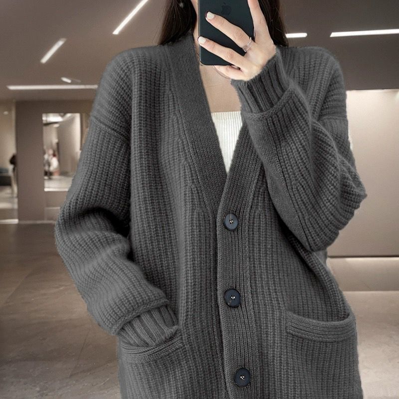 Ladies cozy knitted cardigan with large pockets Lune London
