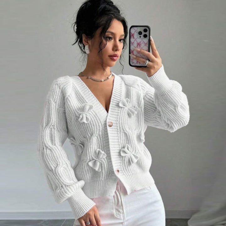 Cardigan pour femme avec design en relief floral et détails boutonnables Chic & Stil