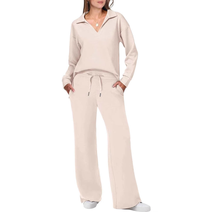 Casual lounge set for women with loose fit and comfortable V neck Lune London