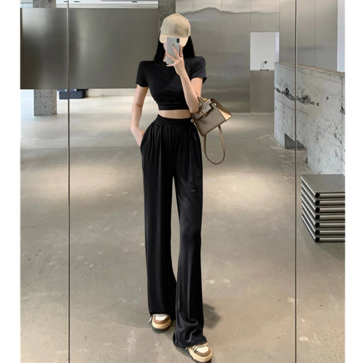 Women's leisure set with short top and flowing pants