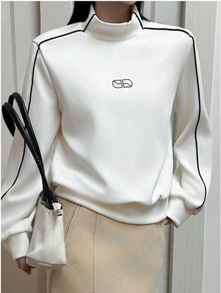 Sporty turtleneck sweater for women with contrasting seams Lune London