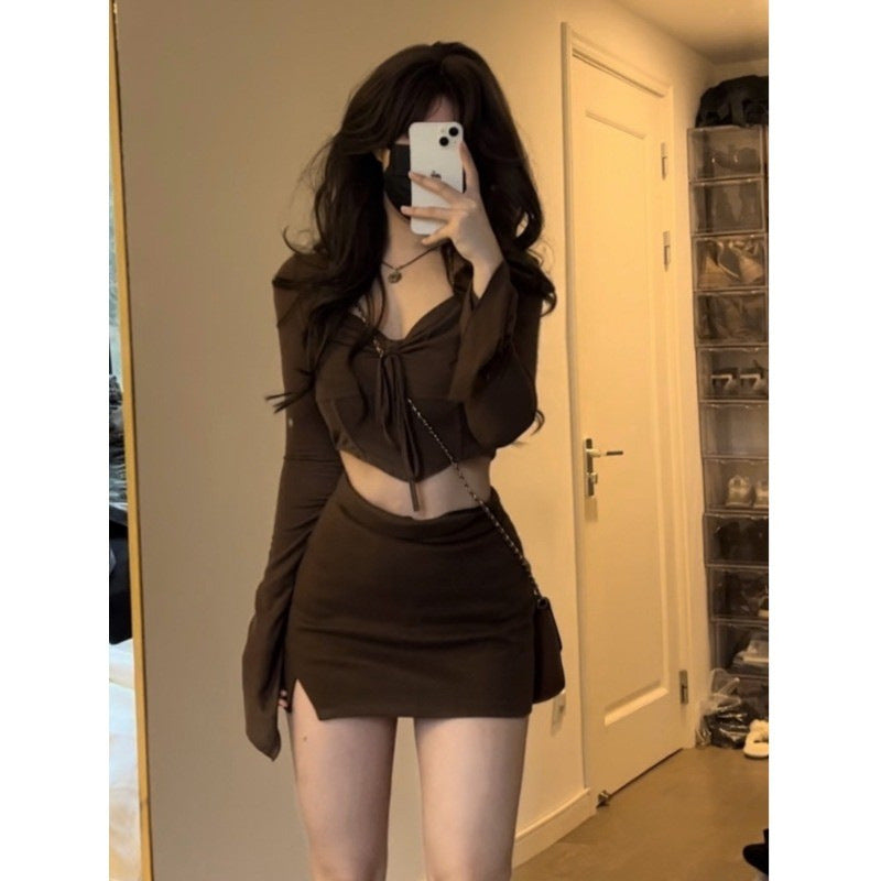 Women's casual crop top with knot and figure-flattering mini skirt