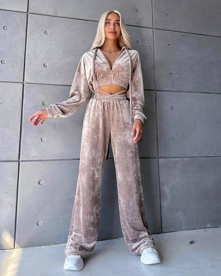 Sporty velvet loungewear set for women with cropped top and wide legs Lune London