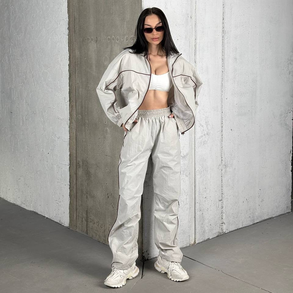 Sports leisure set for women with breathable fabrics and elastic waistband Lune London