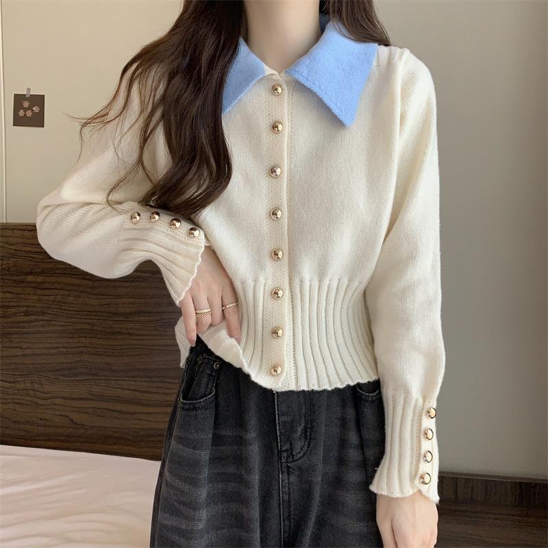 Pull en tricot élégant pour femmes avec col et détails de boutons Chic & Stil