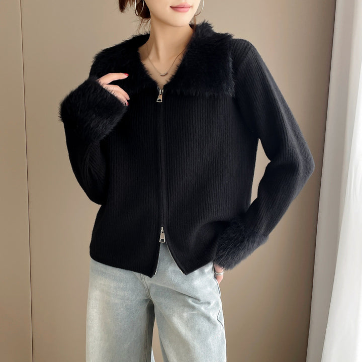 Cardigan pour femmes avec col en fausse fourrure luxueux et texture côtelée Chic & Stil
