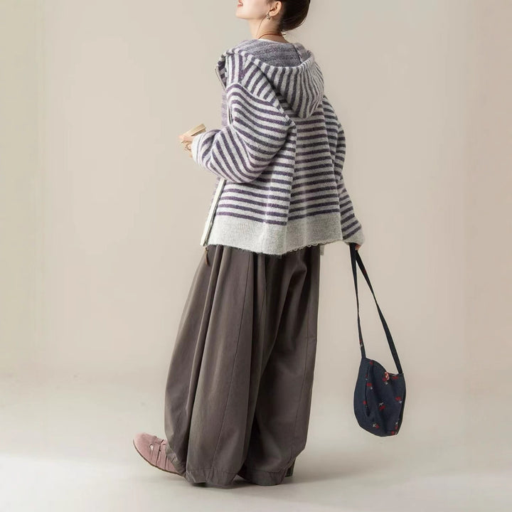 Hoodie de loisirs à rayures pour femmes avec poche kangourou et fermeture éclair intégrale Chic & Stil
