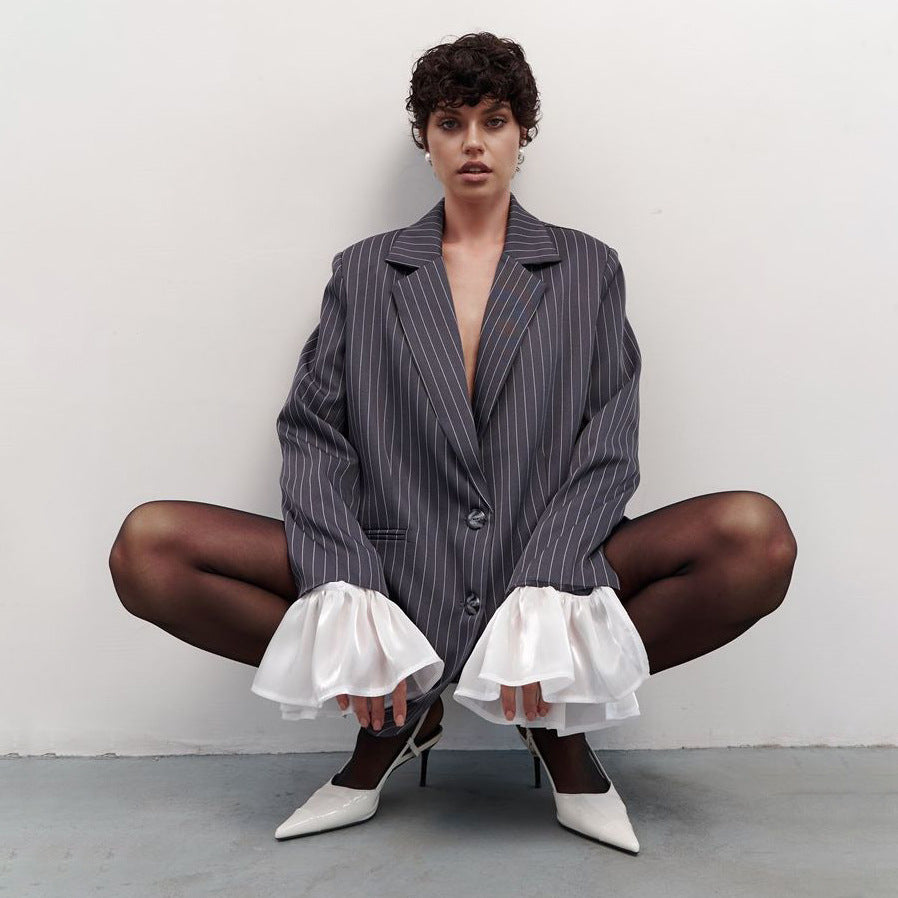 Blazer for women with an elegant striped look with voluminous sleeves Lune London