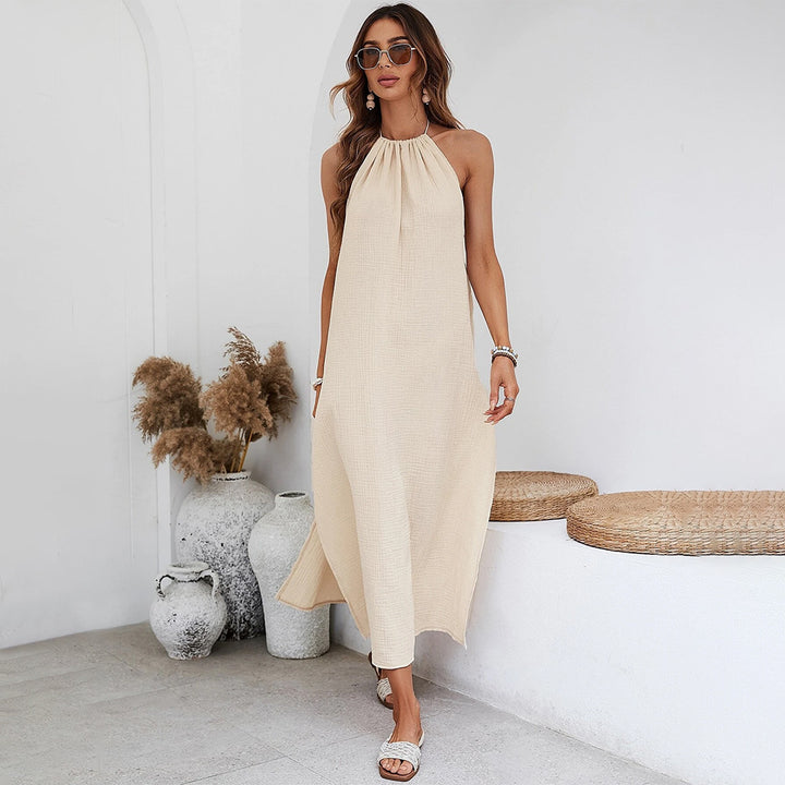 Robe maxi pour femmes avec détail de volants raffiné et encolure halter élégante Chic & Stil