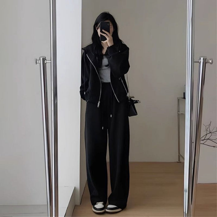 Women's Oversized Leisure Hoodie Set with Deep Cut and Casual Pants Chic & Stil