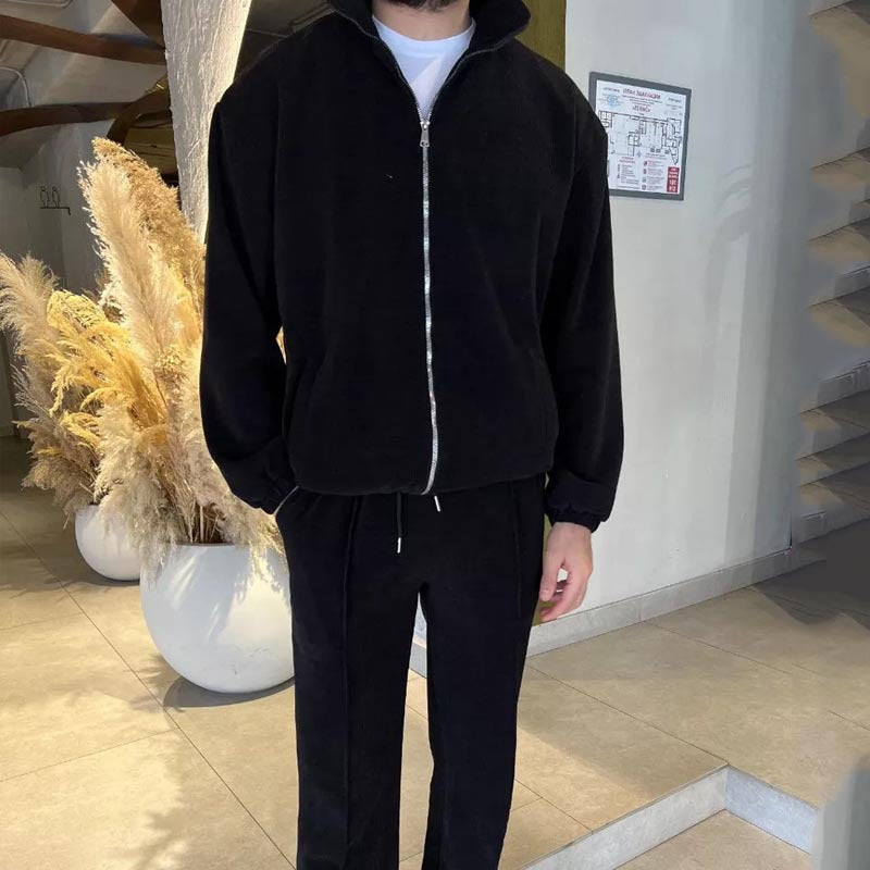 Leisure suit for men in soft corded material with great breathability and a convenient zipper Lune London
