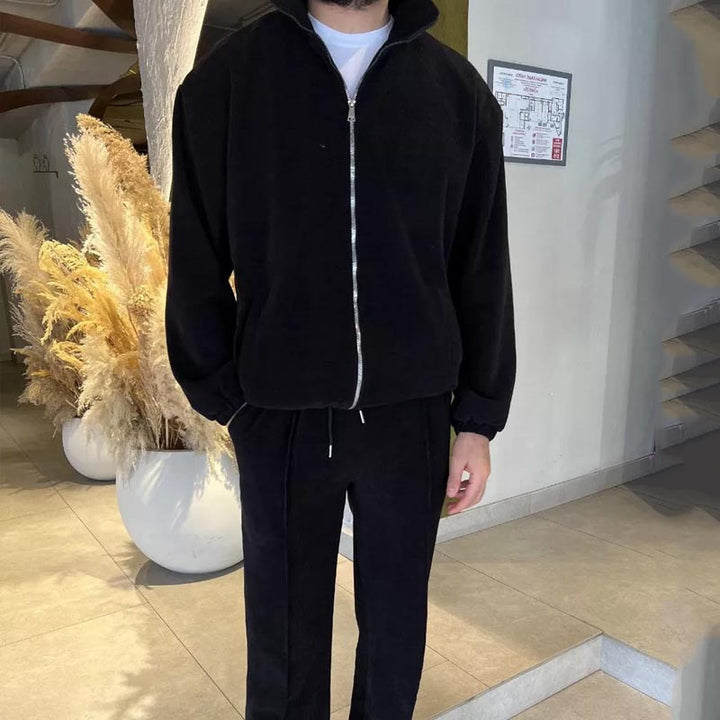 Leisure suit for men in soft corded material with great breathability and a convenient zipper Lune London