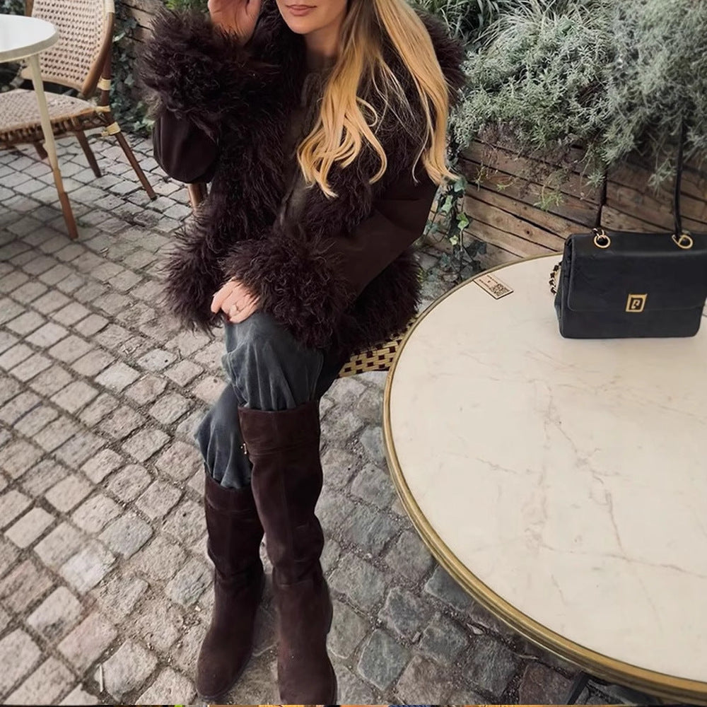 Short casual jacket for women in fluffy material with a unique cut Lune London