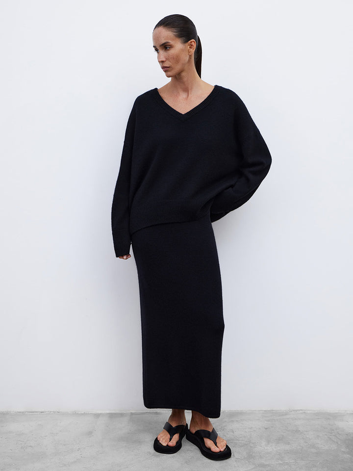 Ladies Oversized V-Neck Knit Sweater Lune London