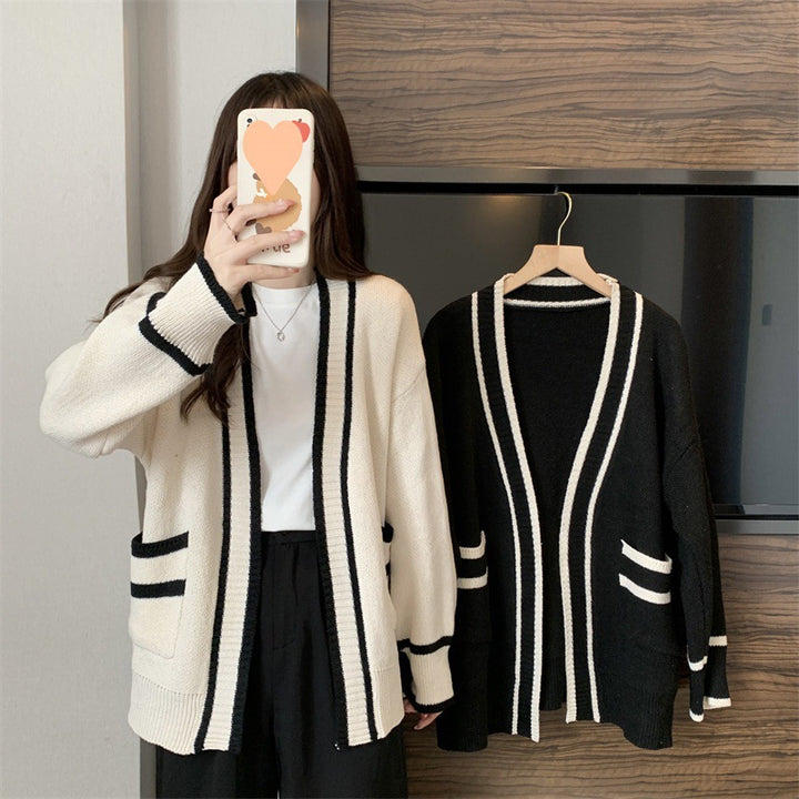 Ladies casual cardigan with large pockets and contrasting details Lune London