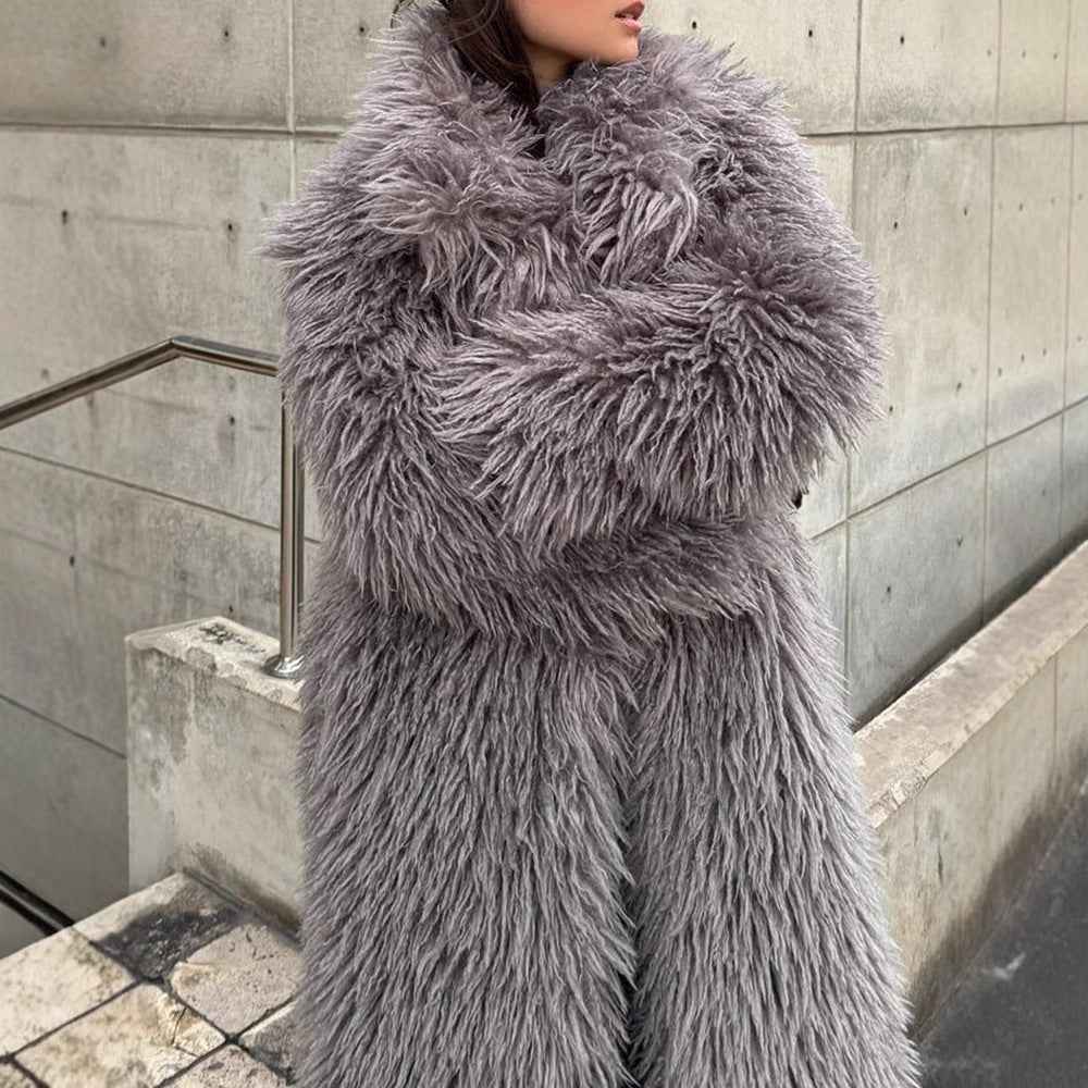 Long faux fur coat for women with a soft texture and an oversized fit Lune London