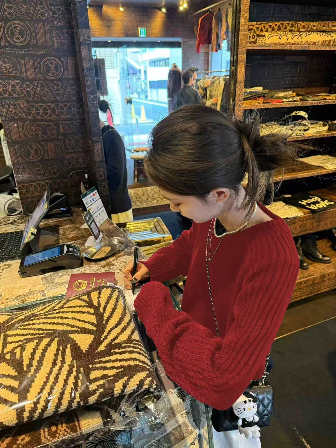 Pull en tricot cozy pour femme avec col rond et larges poignets côtelés Chic & Stil