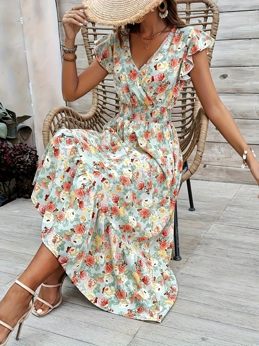 Maxi dress for women with floral design and casual V-neck Lune London