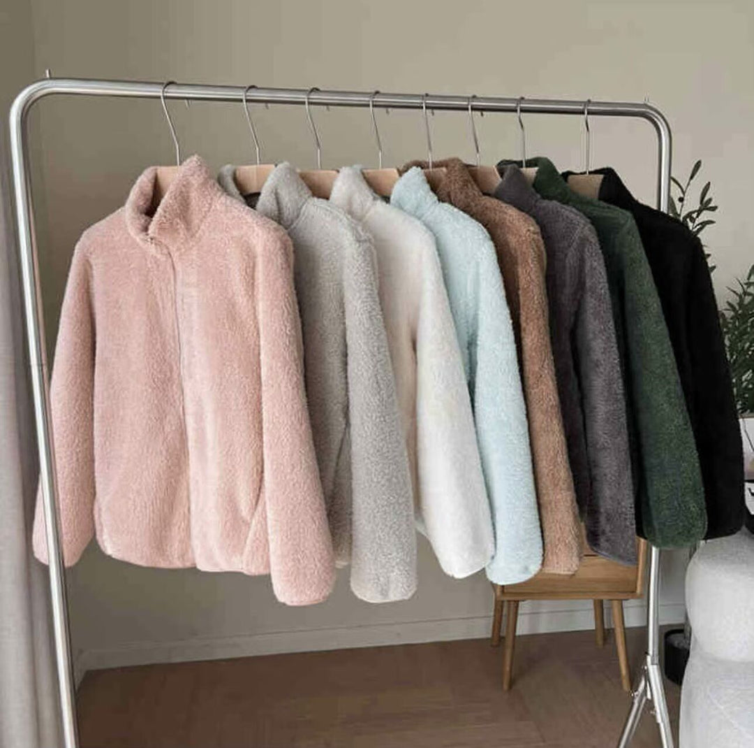 Veste en polaire moelleuse pour femmes avec col haut et fermeture éclair Chic & Stil