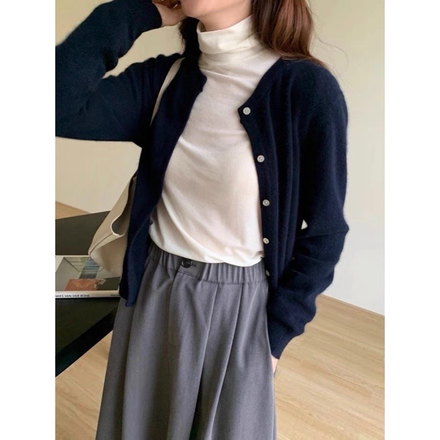 Ladies thin cardigan with button placket and soft material Lune London