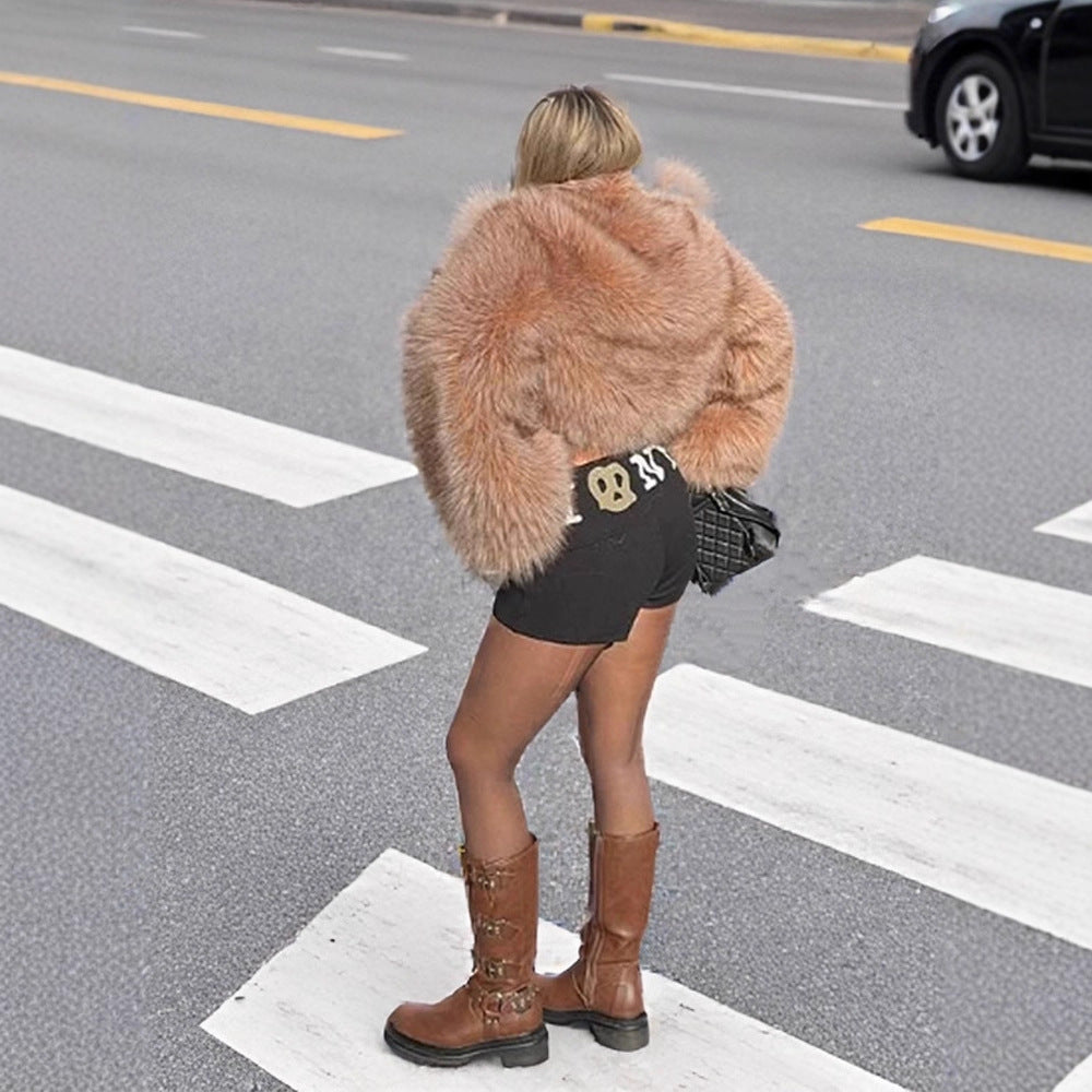 Faux fur jacket for women with voluminous sleeves and a modern cut Lune London