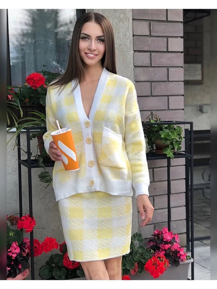 Ensemble tricot à la mode pour femmes avec fermeture à boutons sur le devant et design à motifs Chic & Stil