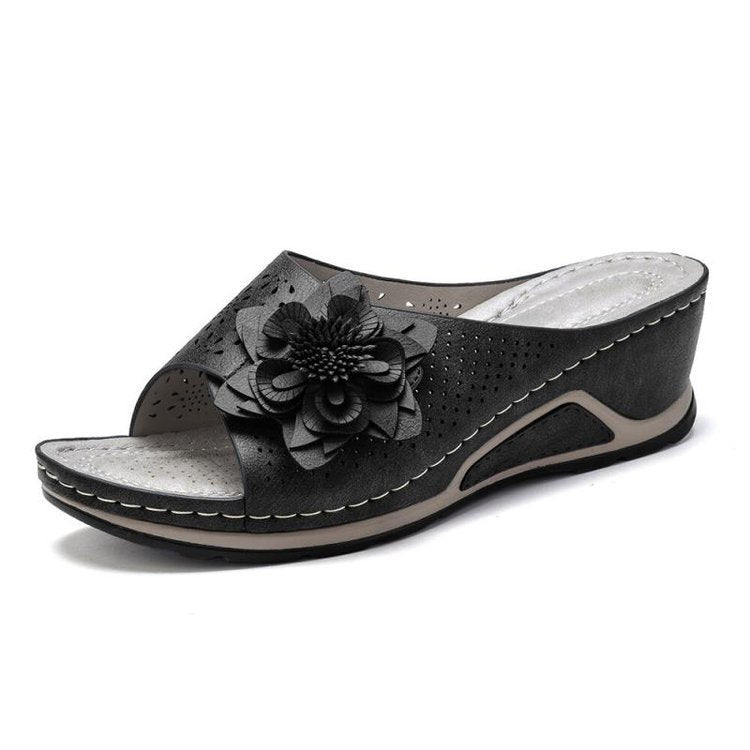 Elegant flower sandals for women with breathable upper material and comfortable sole Lune London