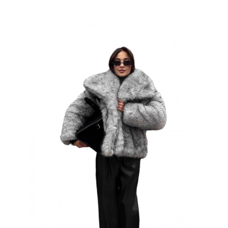 Faux fur jacket for women with oversized collar and relaxed fit Lune London