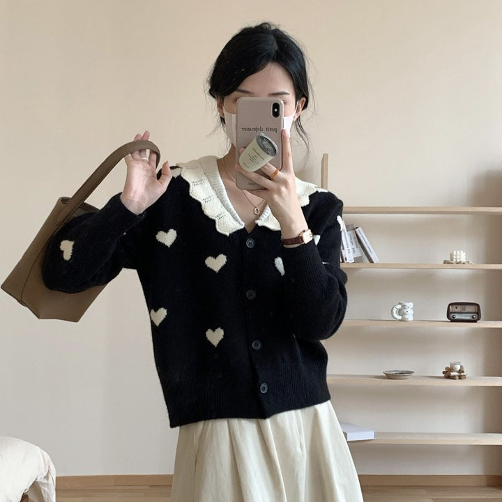 Knit jacket for women with heart pattern and classic collar Lune London
