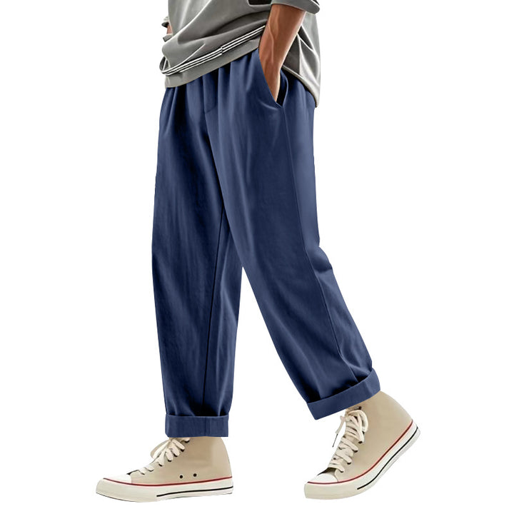 Casual pants for men with elegant pleats and a comfortable fit Lune London