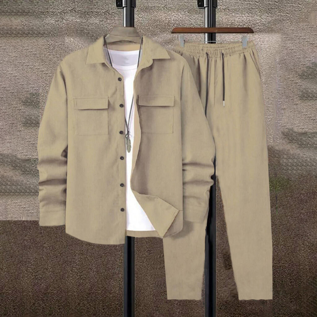 Leisure suit for men with striped design and practical pockets Lune London