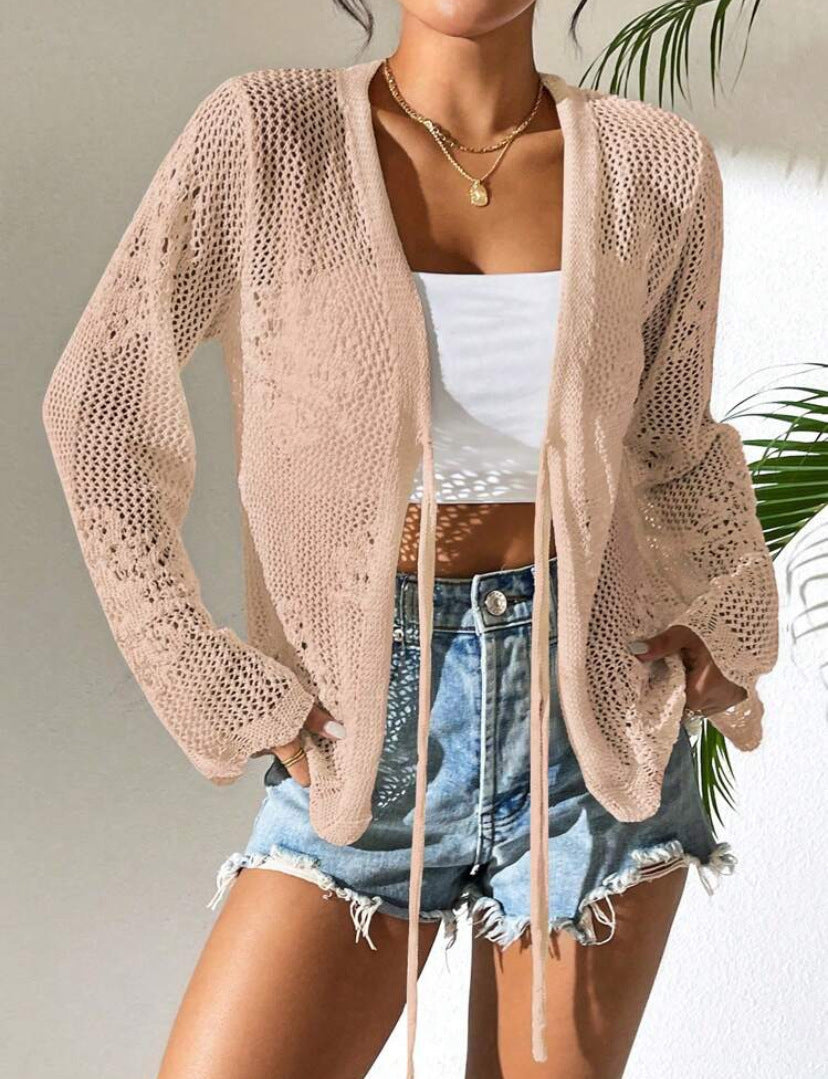Cardigan pour femmes avec une structure en crochet aérienne et fermeture à lien Chic & Stil