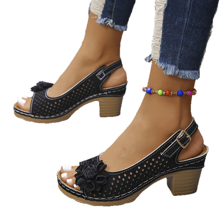 Comfort sandals for women with breathable inserts and delicate flower application Lune London