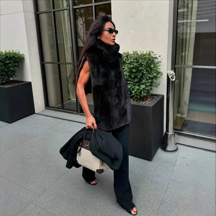 Ladies Elegant and Soft Scarf in High-Quality Material Lune London