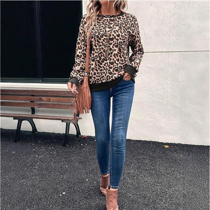 Casual women's sweatshirt with animal print, round neck and elastic cuffs Lune London